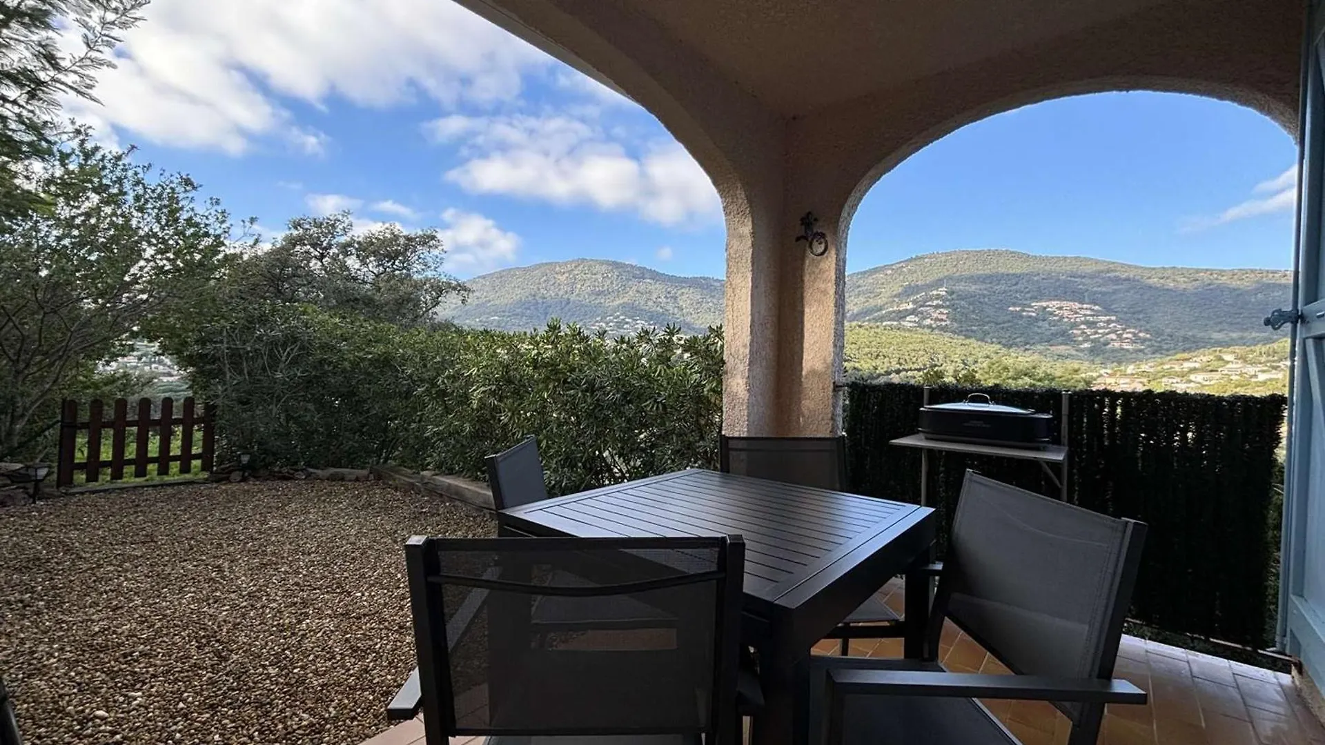 Appartement Avec Terrasse Et Piscine, 2 Pieces, 4 Couchages, A Cavalaire-Sur-Mer - Fr-1-226B-206 Apartment