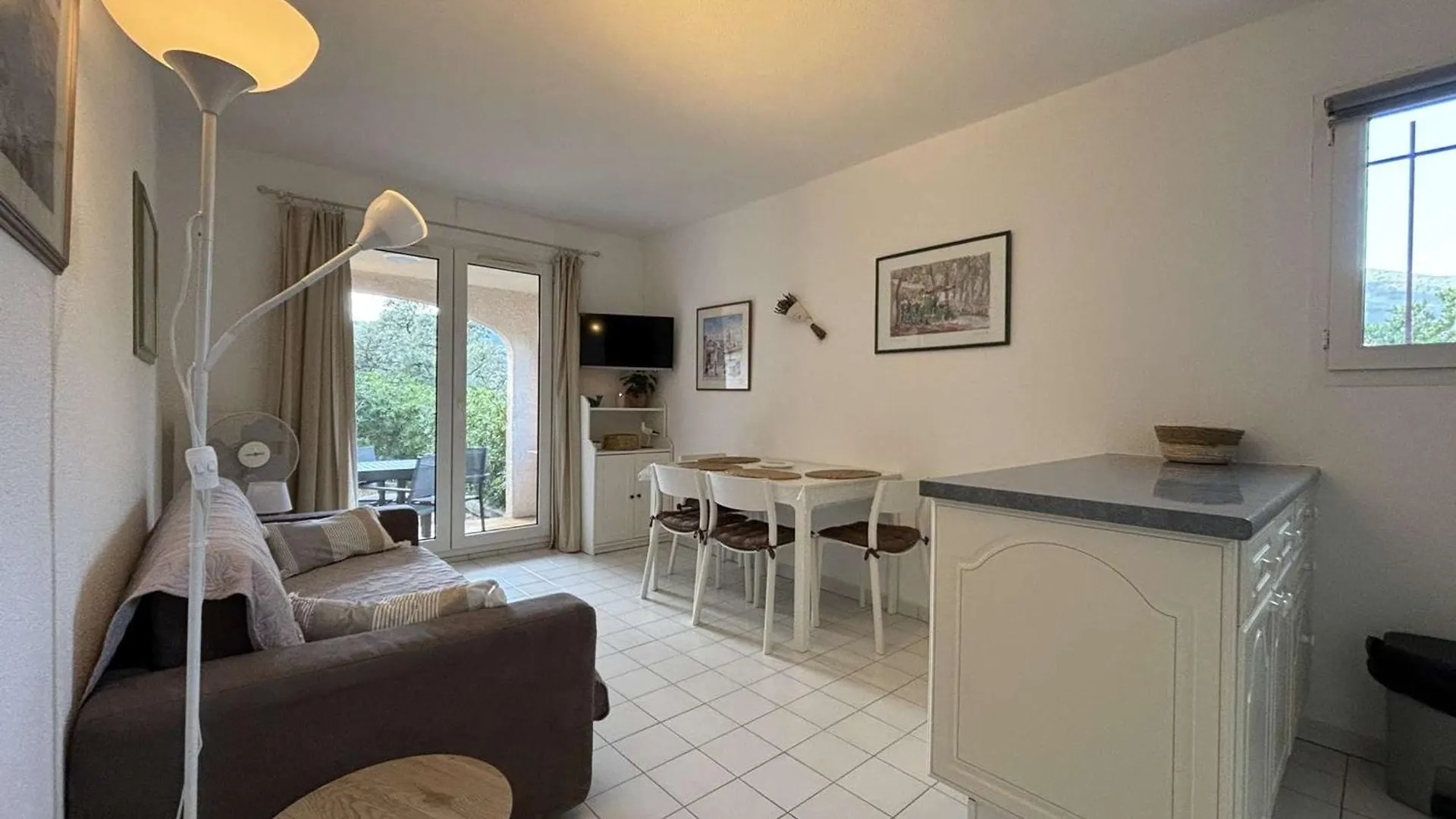 Appartement Avec Terrasse Et Piscine, 2 Pieces, 4 Couchages, A Cavalaire-Sur-Mer - Fr-1-226B-206