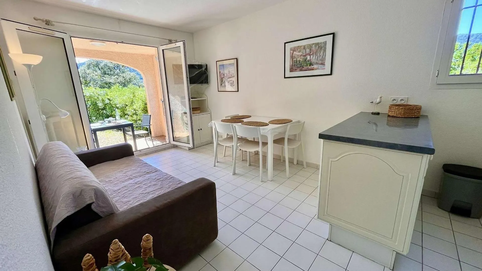 Appartement Avec Terrasse Et Piscine, 2 Pieces, 4 Couchages, A Cavalaire-Sur-Mer - Fr-1-226B-206 0*,