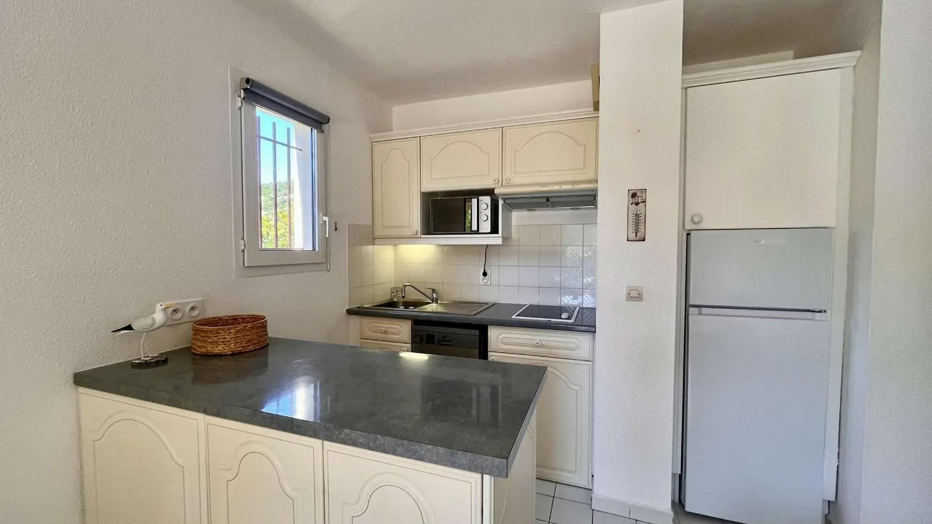 Apartment Appartement Avec Terrasse Et Piscine, 2 Pieces, 4 Couchages, A Cavalaire-Sur-Mer - Fr-1-226B-206