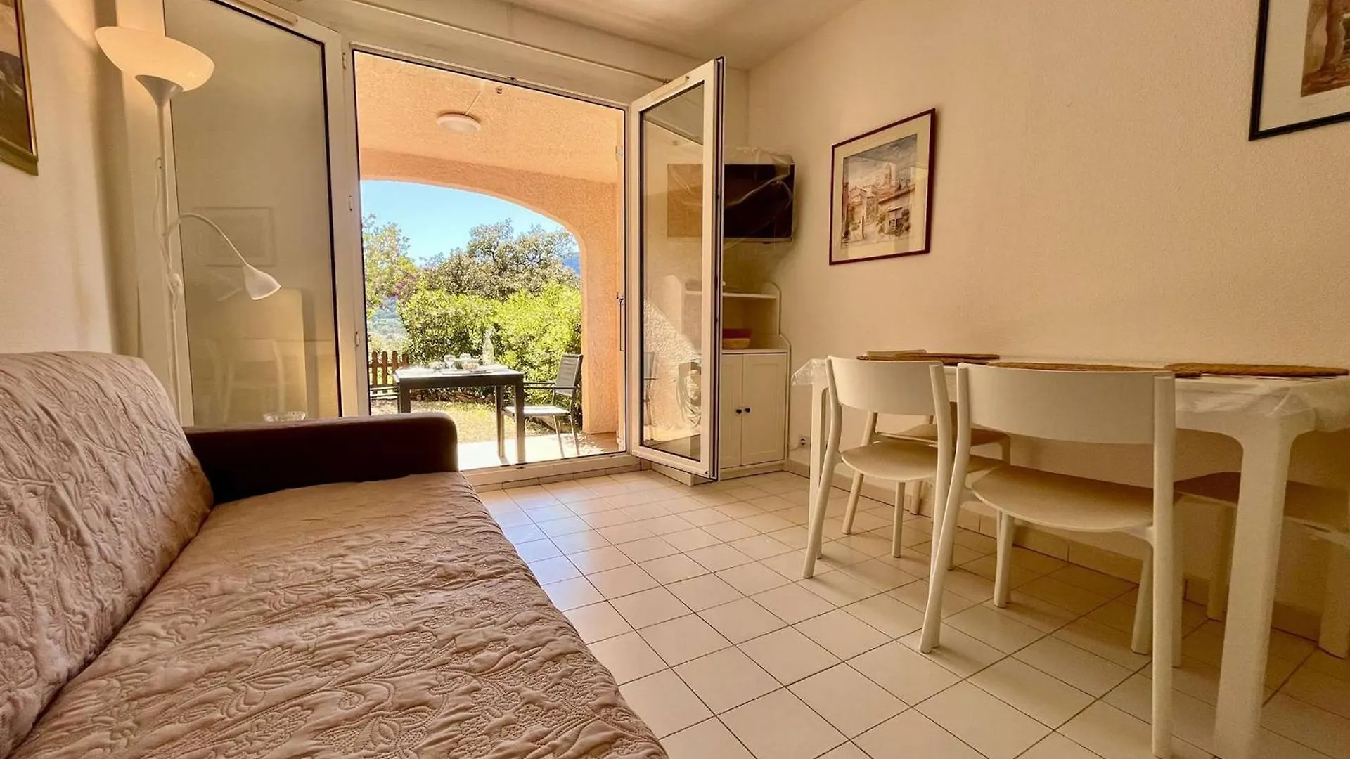 Appartement Avec Terrasse Et Piscine, 2 Pieces, 4 Couchages, A Cavalaire-Sur-Mer - Fr-1-226B-206