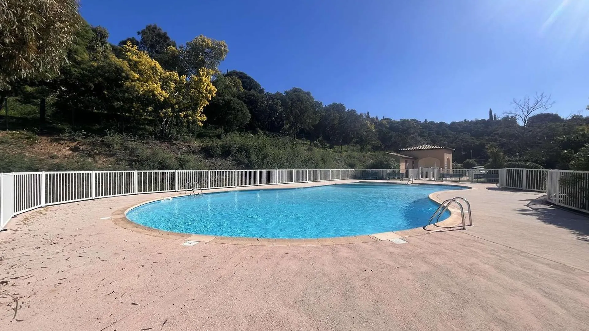 Appartement Avec Terrasse Et Piscine, 2 Pieces, 4 Couchages, A Cavalaire-Sur-Mer - Fr-1-226B-206 Apartment